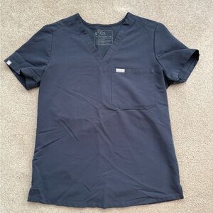 FIGS Women’s Catarina Scrub Top in Quiet Navy